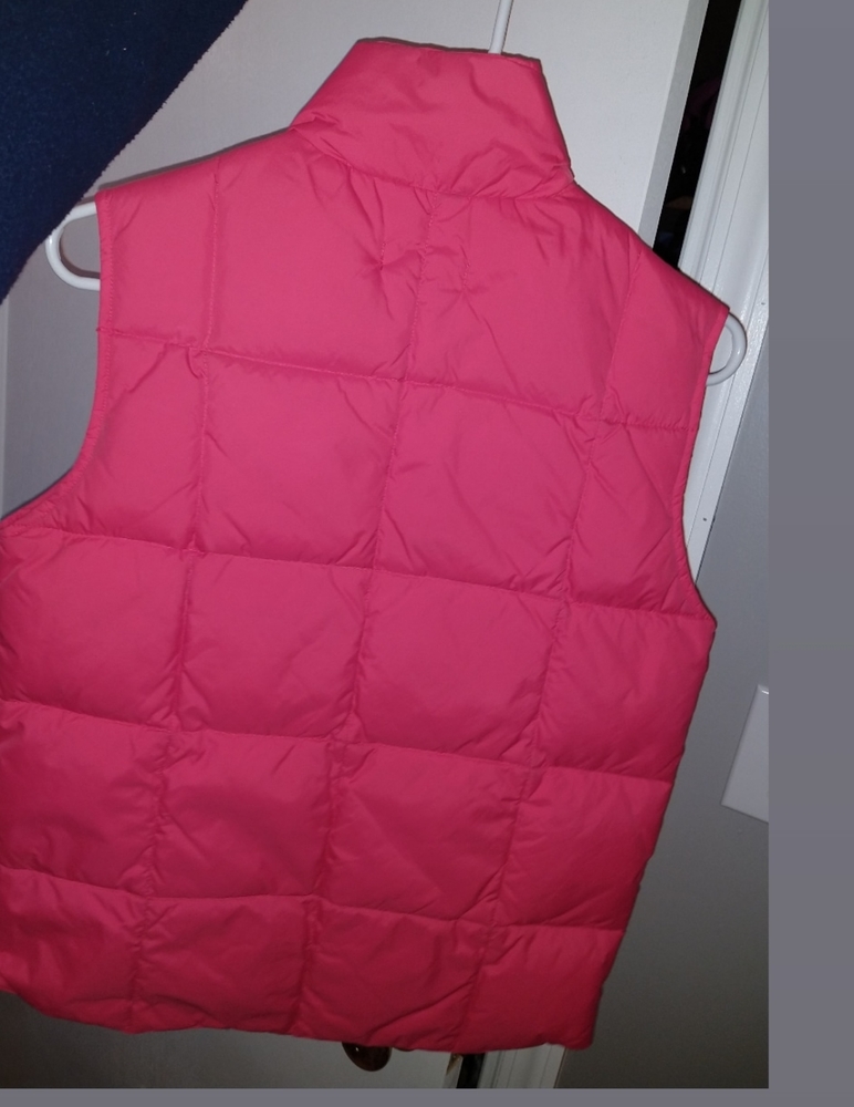 Red vest - Picture 2 of 2